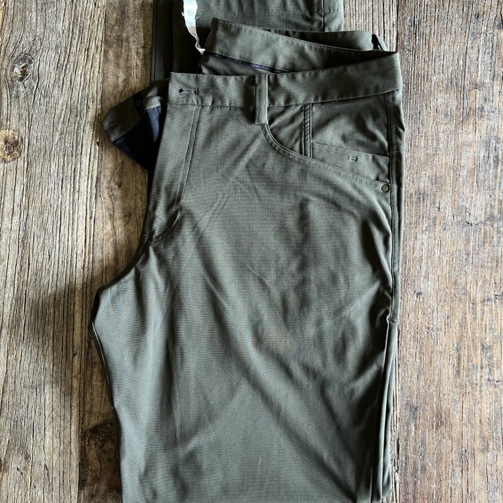 Lululemon Men's Pants Excellent Condition - Olive Green / Brown (40 x 32)